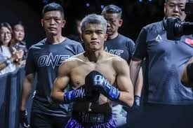 打不过就加入…詹姆斯隔扣湖人新援中锋亚历克斯-莱恩！