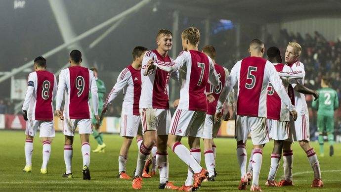 队长身份出 队长身份出